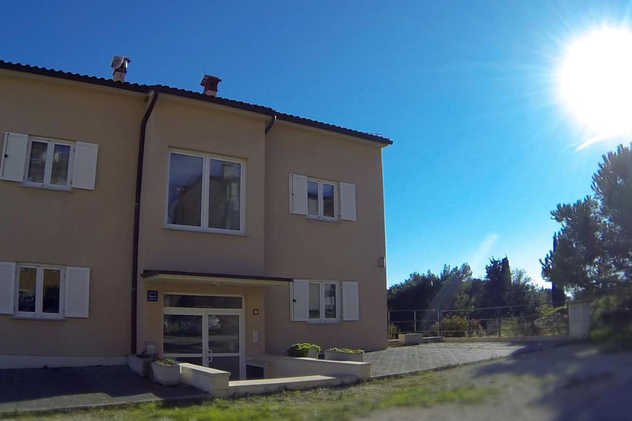 Apartment Punta Premantura E With Garden Екстер'єр фото