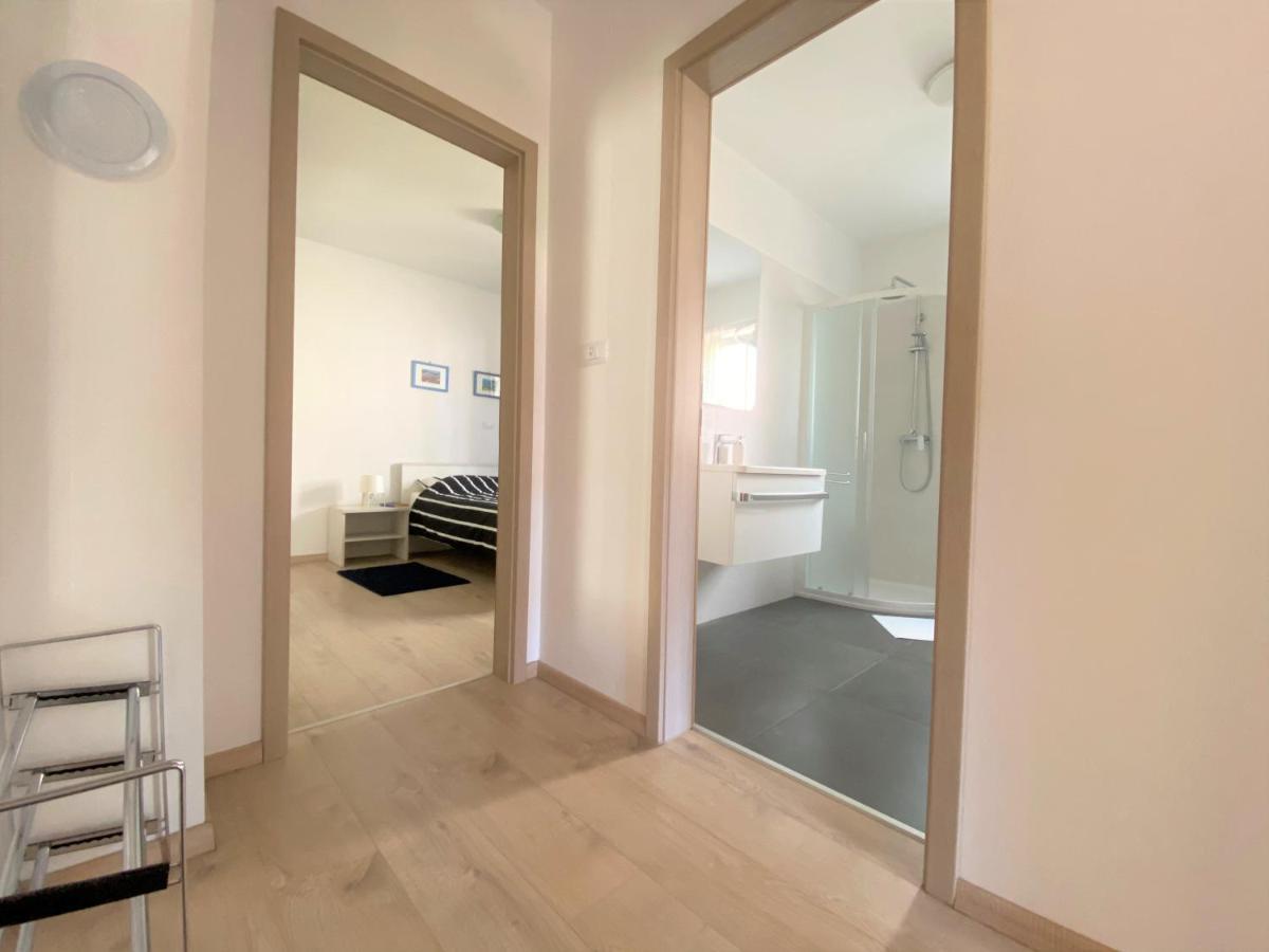Apartment Punta Premantura E With Garden Екстер'єр фото