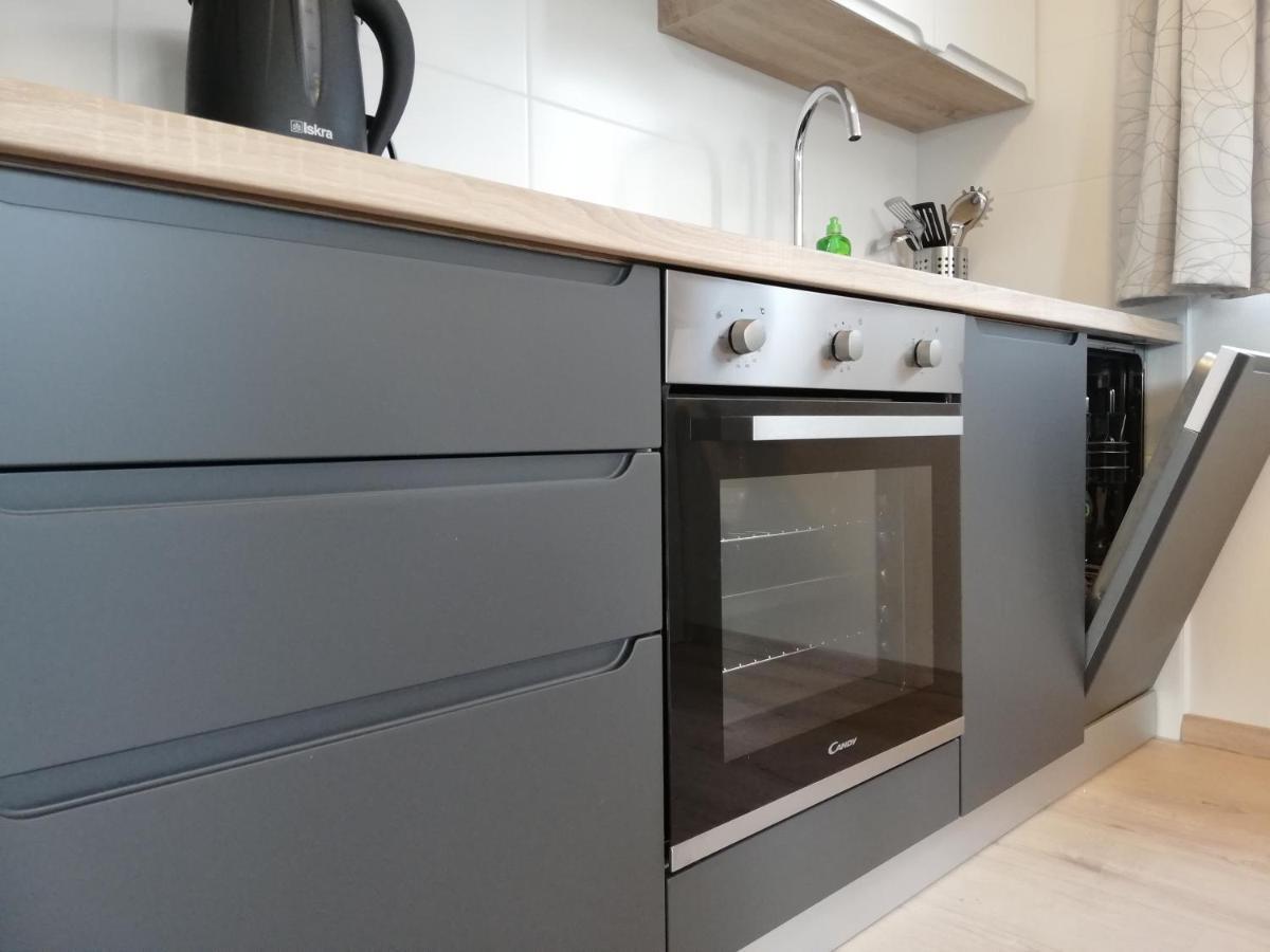 Apartment Punta Premantura E With Garden Екстер'єр фото