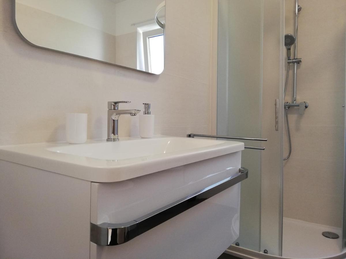 Apartment Punta Premantura E With Garden Екстер'єр фото