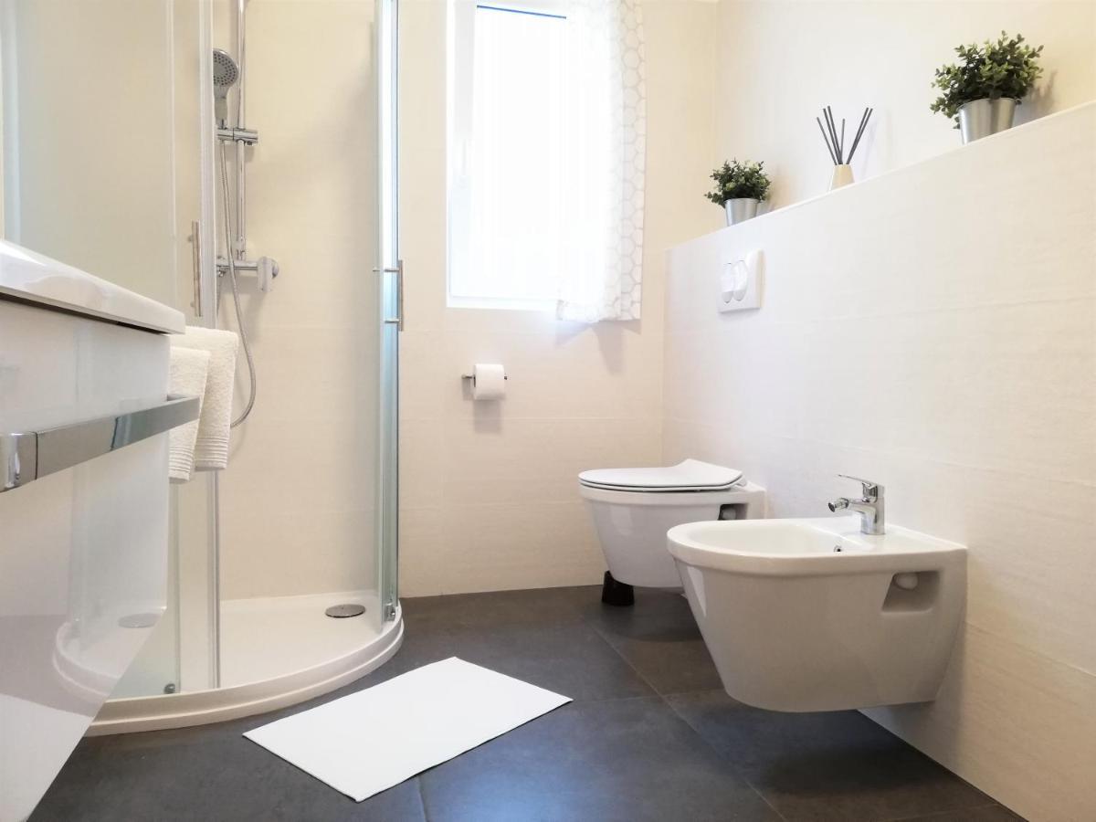 Apartment Punta Premantura E With Garden Екстер'єр фото