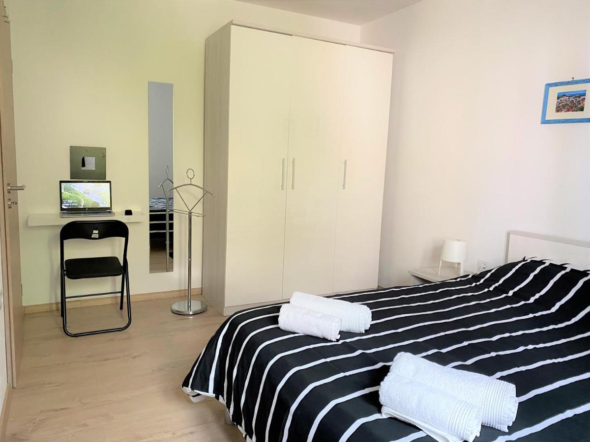 Apartment Punta Premantura E With Garden Екстер'єр фото